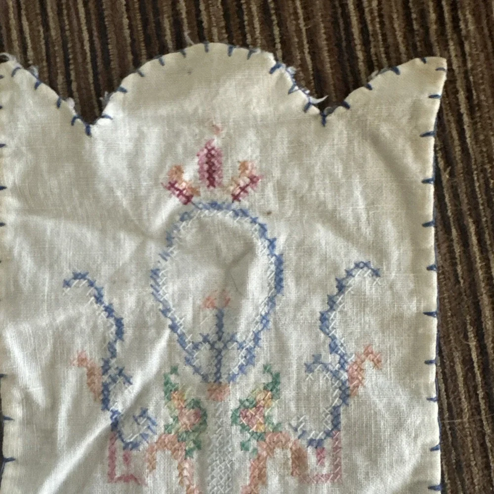 Handmade Cross-Stitch Linen Chair Back & Armrest Cover Set Vtg Scalloped Doilies